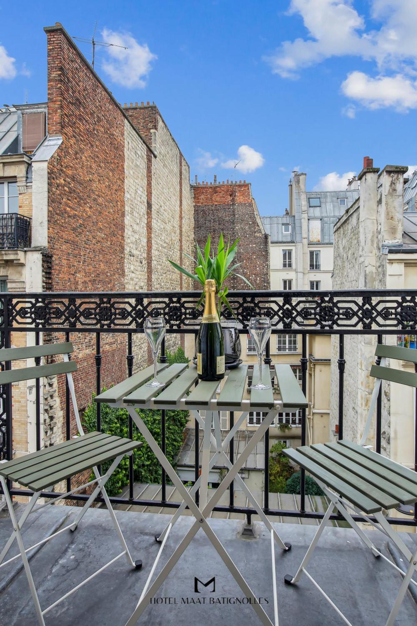 Hotel Maat Batignolles París Exterior foto